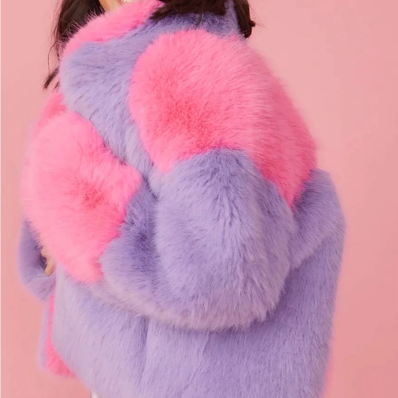 NEW WITH TAG, gorgeous statement faux fur coat - Picture 3 of 3